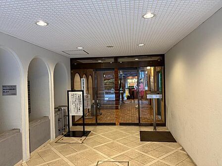 総戸数203戸の大規模マンションならではのゆとりある設計のエントランスです◎