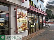 マクドナルド 徒歩10分。ファストフード 770m