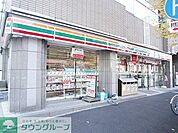 セブンイレブン 徒歩3分。コンビニ 240m