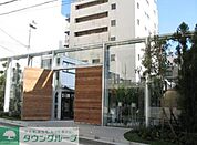 VILLAGE 徒歩6分。ショッピングセンター 460m