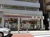 セブンイレブン日暮里駅北店 212m