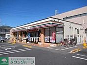 セブンイレブン足立六町1丁目店 徒歩5分。コンビニ 400m