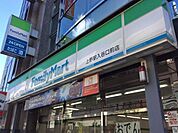 ファミリーマート 186m