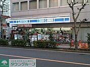 ローソン 徒歩3分。 210m