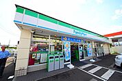 ファミリーマート泉かまくらみち店 徒歩12分。コンビニ 910m