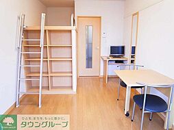 レオパレス前里 4階1Kのリビング/ダイニング