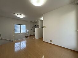 ドアダルジャン P2 2階1LDKのリビング/ダイニング