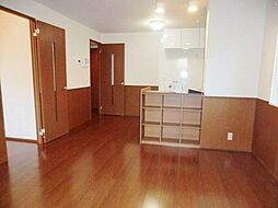 ロイヤルヒルズP 102 1階1LDKのリビング/ダイニング