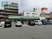 ファミリーマート市川二俣店 徒歩8分。コンビニ 570m