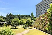 【庭園】　圧倒的な景勝地の景色に加え、手入れされた敷地内を楽しめます。