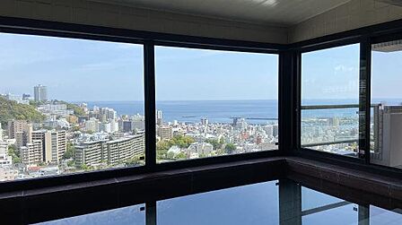 【展望大浴場】海上花火大会、熱海の夜景を見ながら温泉を満喫します。