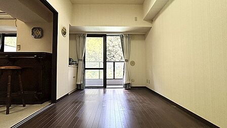 【洋室】約6.0帖の洋室には収納としてクローゼットがございます。