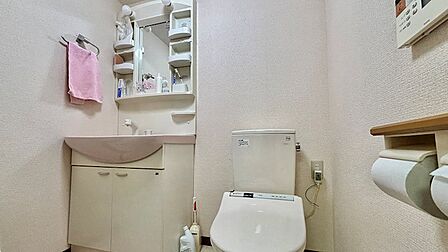【洗面トイレ】改装を行っており、ゆったりとご利用できます。