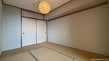 和室：リビング併設です。座して海を臨むことも可能です。