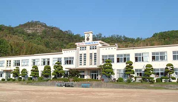 画像24:たつの市立御津中学校まで952ｍ