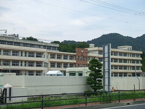 画像4:太子町立太田小学校まで607ｍ