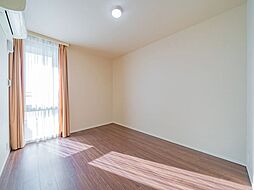 ◆フレキシブルに活用出来ます◇広々空間の主寝室×大きな採光窓を設けた快適な空間。新しい一日を、気持ちよくスタートできる、寝室にピッタリのお部屋です。