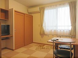 レオパレスとよさと 210 2階1Kのリビング/ダイニング