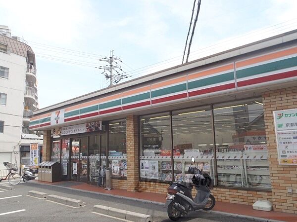 画像22:セブンイレブン　向日梅ノ木店まで700メートル