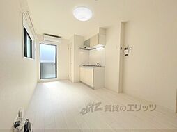 JR山陰本線 円町駅 徒歩7分の賃貸アパート 3階1DKのリビング/ダイニング