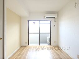 ヤングヴィレッジ嵯峨 4階1Kのリビング/ダイニング