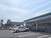 ファミリーマート　久世東土川町店まで270メートル