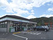 ファミリーマート　松尾大社前店まで700メートル