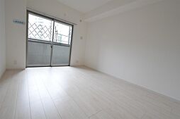 2階の3号の写真ですので、現況優先です。