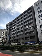 明治通り沿いの立地です