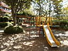 周辺：棟下の小さな公園、遊具有り
