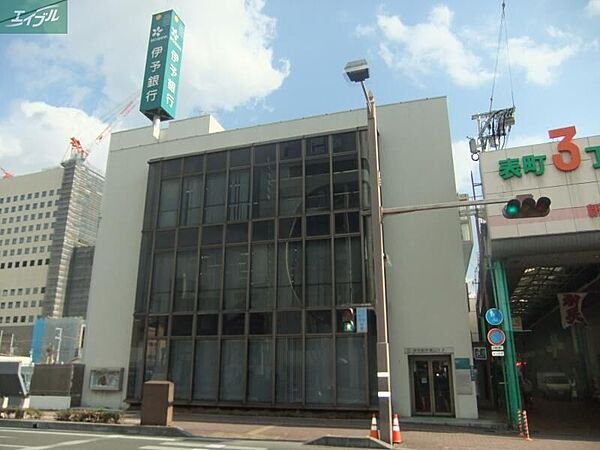 画像24:伊予銀行岡山支店 489m