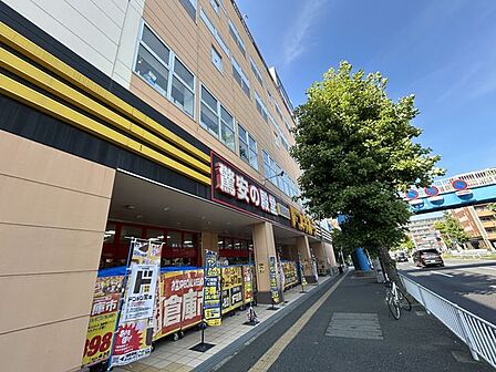 MEGAドン・キホーテ新横浜店 徒歩4分。 300m