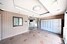 エントランス：安心感のあるオートロック付マンションです。