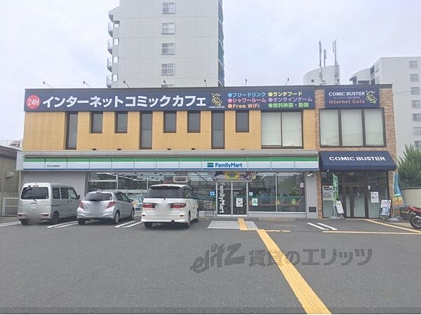 画像16:ファミリーマート　伏見出羽屋敷店まで650メートル