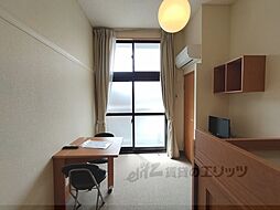 レオパレス西京 3階1Kのリビング/ダイニング