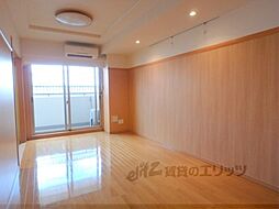 JR東海道・山陽本線 西大路駅 徒歩13分の賃貸マンション 3階1LDKのリビング/ダイニング