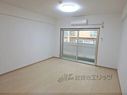 京都市営烏丸線 くいな橋駅 徒歩5分の賃貸マンション 3階ワンルームのリビング/ダイニング