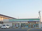 ファミリーマート　城陽樋尻店まで550メートル