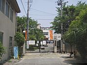 伏見板橋小学校まで750メートル
