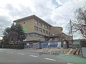 大住中学校まで2400メートル