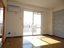 八紘レジデンス 302 3階3LDKのリビング/ダイニング