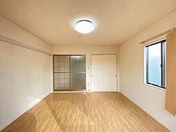 バルコリーヌ三本柳 205 2階1Kのリビング/ダイニング