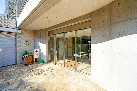 現地に足を運ぶことによって、実際の室内や周辺環境、街の雰囲気など、多くのことを感じていただけます。