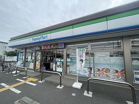 ファミリーマート朝霞本町一丁目店 徒歩4分。 250m