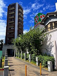 外観:大阪メトロ谷町線 四天王寺前夕陽ヶ丘駅まで約190m(徒歩3分)の好立地。1997年(平成9年)12月建築のオートロック完備のマンションです。 外観:大阪メトロ谷町線 四天王寺前夕陽ヶ丘駅まで約190m(徒歩3分)の好立地。1997年(平成9年)12月建築のオートロック完備のマンションです。