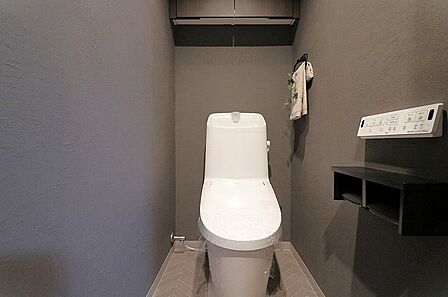 便器・温水洗浄便座新調しました。(ダブルペーパーホルダー・タオル掛け新調、クロス・CF張替等)