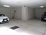 駐車場：駐車場：月額２７，０００〜３０，０００円（空き状況については随時管理事務所にご確認が必要です）。