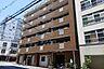 外観：近鉄難波・奈良線・大阪線　大阪上本町駅、大阪メトロ谷町線・千日前線　谷町九丁目駅まで共に約２６０ｍ（徒歩４分）の好立地。１９８５年（昭和６０年）６月建築のオートロック完備のマンションです。