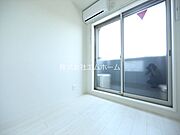 洋室3.4帖　エアコン完備　バルコニー
