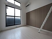 洋室5.7帖　ロフト6.8帖（収納にも寝室にも使えます）